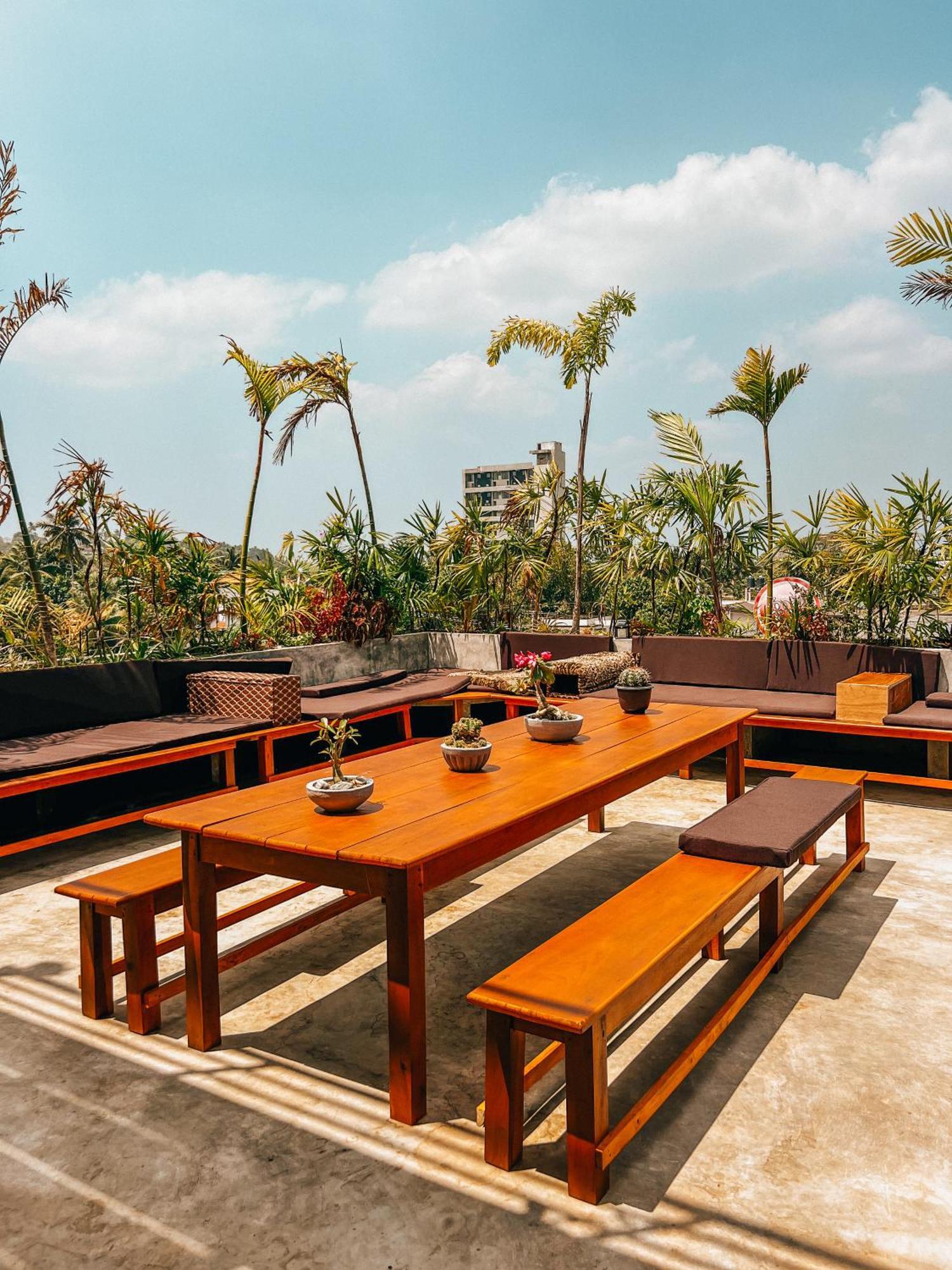 Yasis Surf Lodge Mirissa Esterno foto