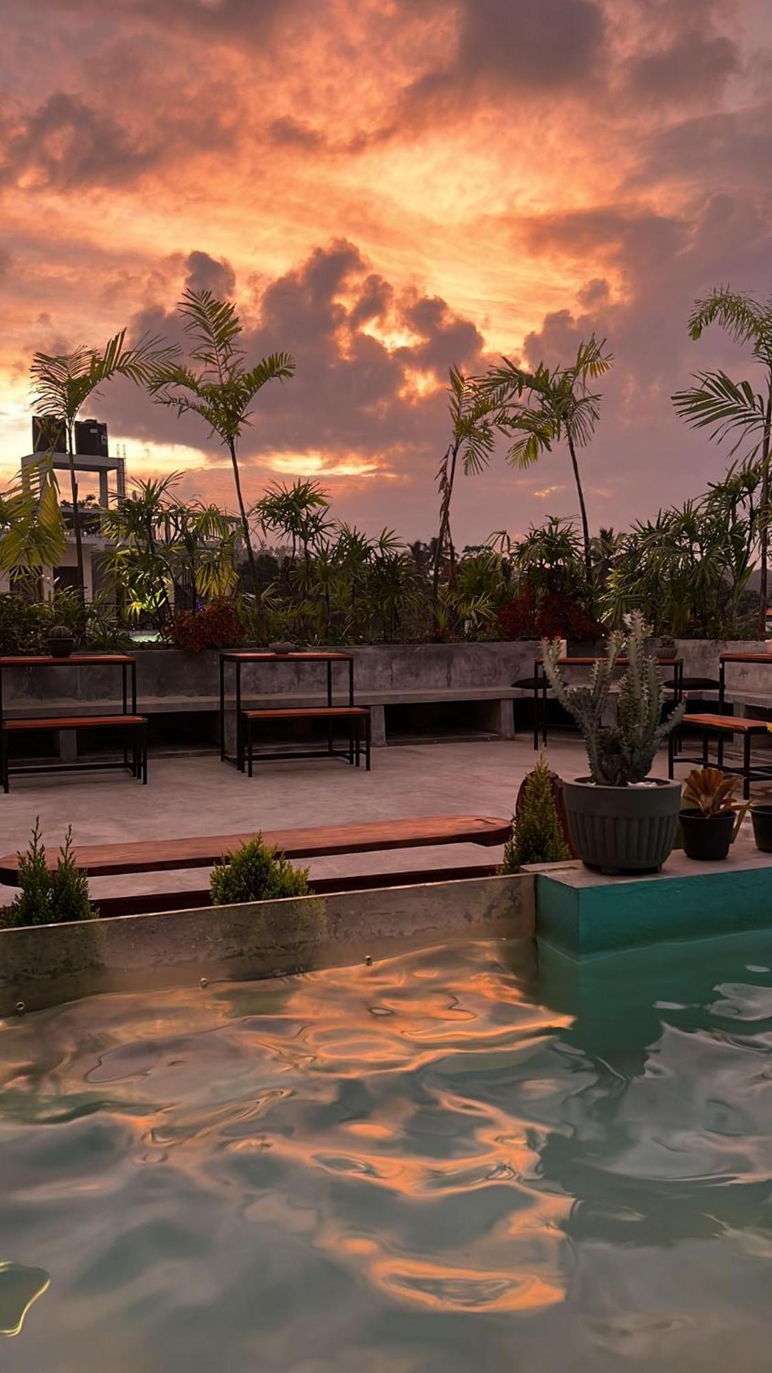 Yasis Surf Lodge Mirissa Esterno foto